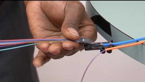Apa prabédan antarane kabel tabung longgar 250μm lan kabel tabung nyenyet 900μm?