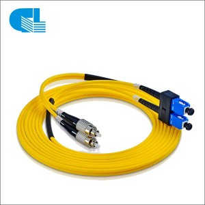Водоотпорен кабел за лепенка со оптички влакна