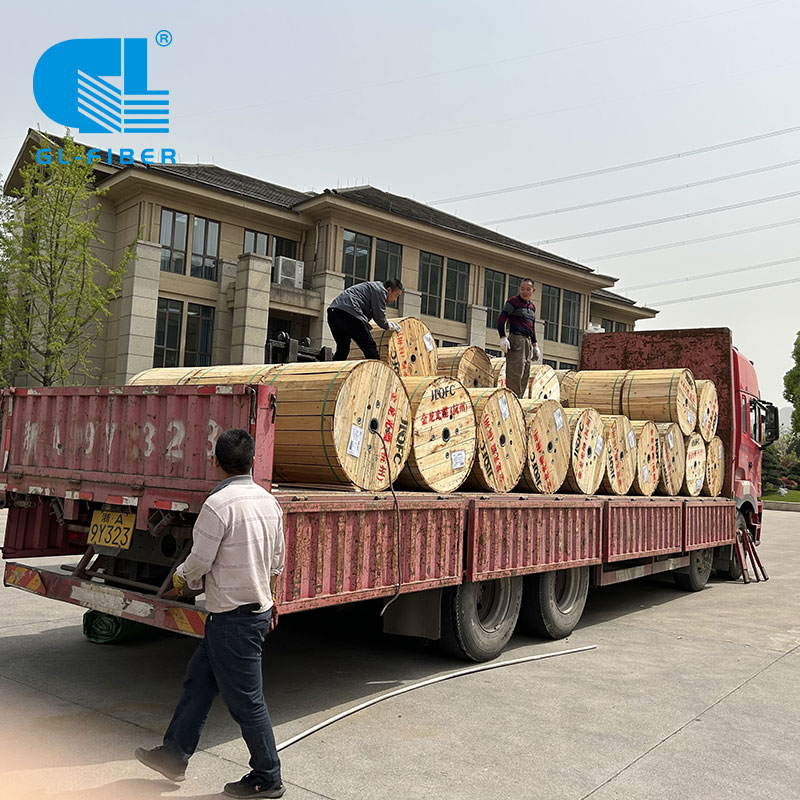 በ ADSS እና GYFTY መካከል ያለው ልዩነት ከብረት-ያልሆነ የጨረር ገመድ?