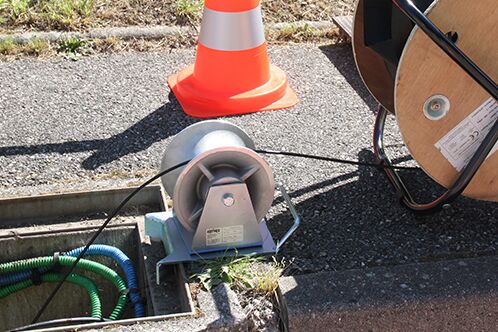 Direkte begrawe optiese kabel lê metode